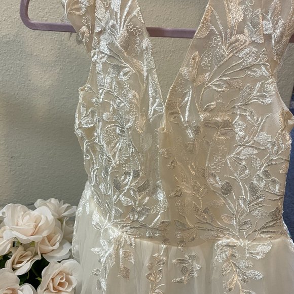 Wedding Dress - Picture 2 of 8